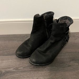 Sorel winter Chelsea boots